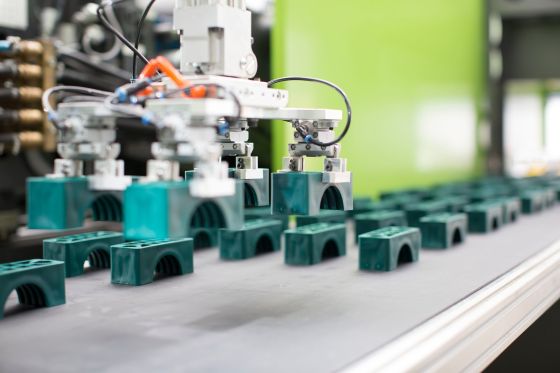 This is an alt text which describes the image: There should never be more than 2 paragraphs after each other without a visual separation through pictures, graphics or diagrams