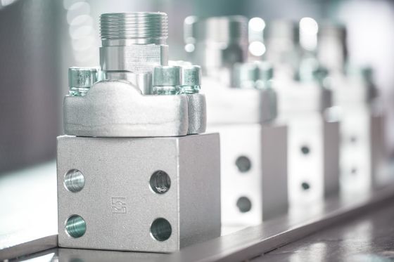 Pre-assembly with SAE flange blocks