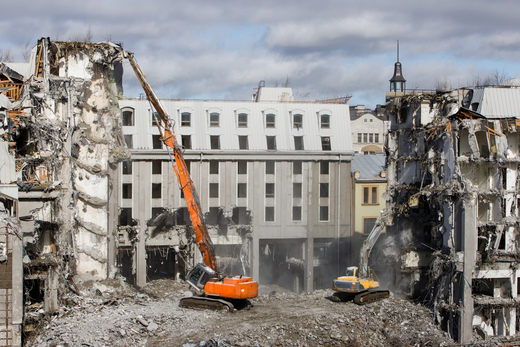 Heavy-duty demolition machinery and equipment