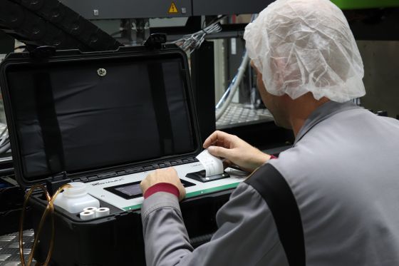 Una persona utilizando el LasPaC-3-P