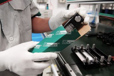 Optical level indicator is packaged