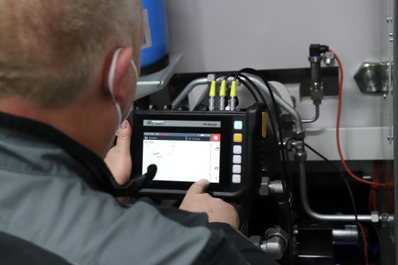 Mann measures values in the hydraulic system with a PPC-PAD-Light