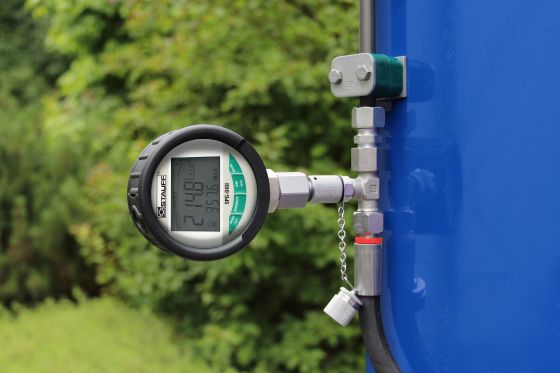 Pressure gauge attached to a machine