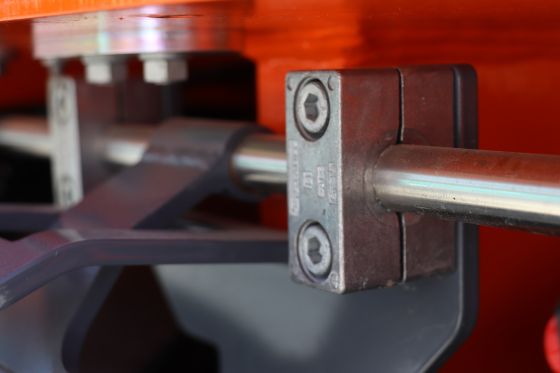 Example of the use of a tube and pipe clamp on a construction machine