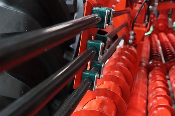 correct use of clamps to fasten pipes and tubes