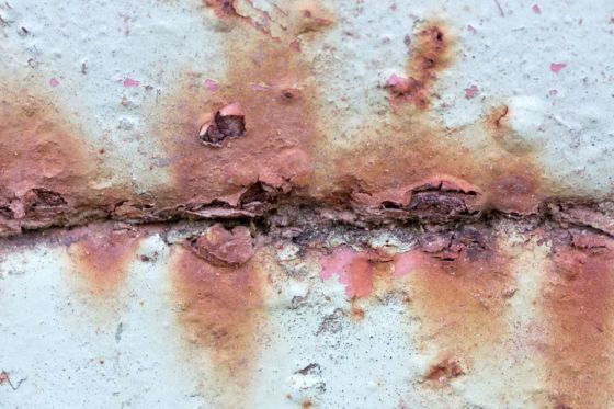 Crevice corrosion on a pipe