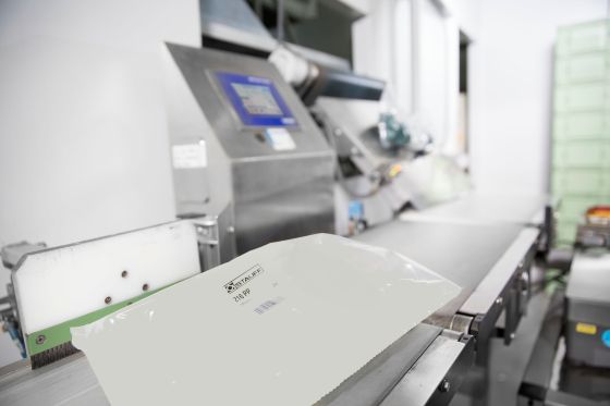 Abrazaderas transportadas em embalagem sustentável