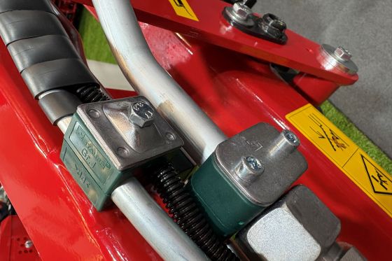 Neue Deckplatte der Doppel-Baureihe an einer Landmaschine