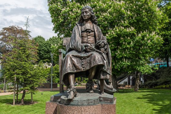 A bronze statue of Blaise Pascal