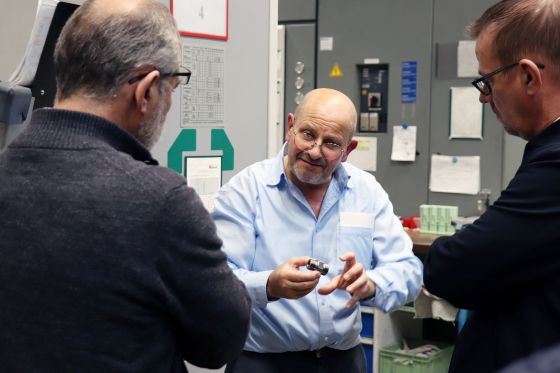 Explanation of our products by STAUFF employees