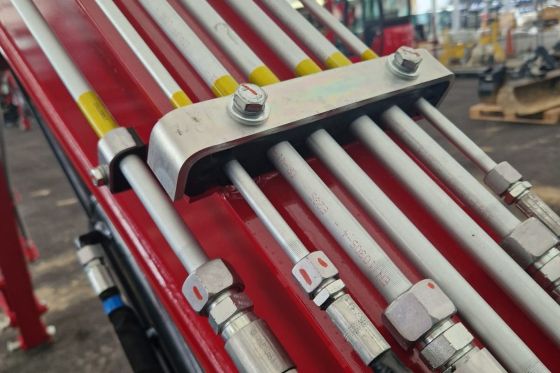 Tubes hydrauliques sur VIO 33/38-7