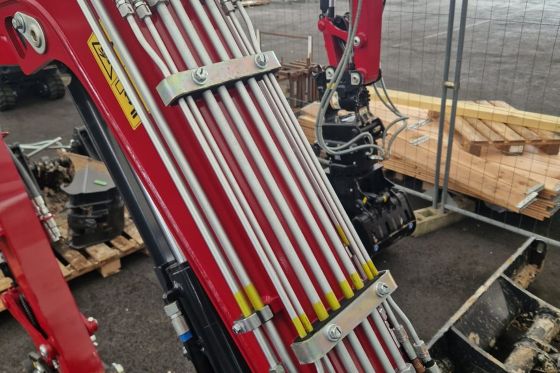 Tubes hydrauliques sur VIO 33/38-7