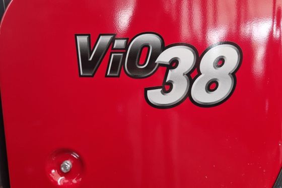 Tubes hydrauliques sur VIO 33/38-7