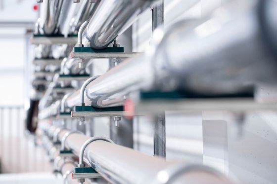 Pipes / tubes fastened by clamps