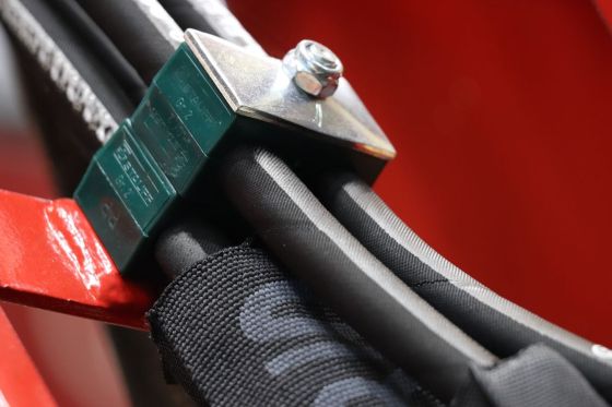 Hoses that are guided by STAUFF clamps