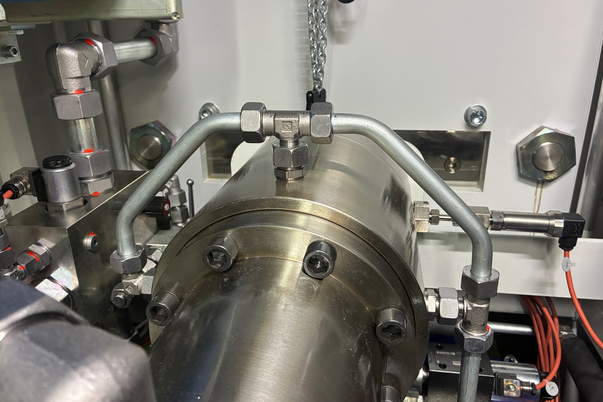 What is an alternating valve?