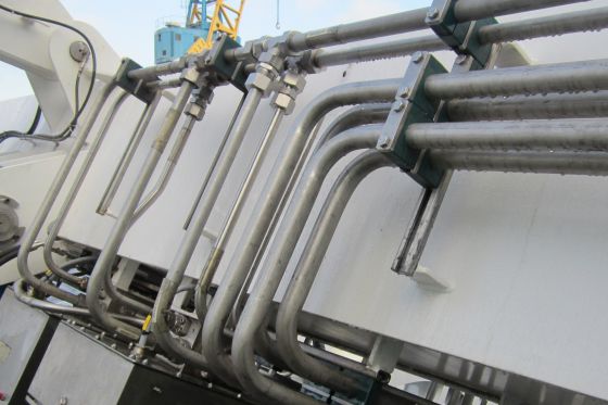 Clamps fitted to a machine with pipes