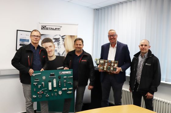 Handover of a STAUFF sample panel from 1978 in exchange for a new one