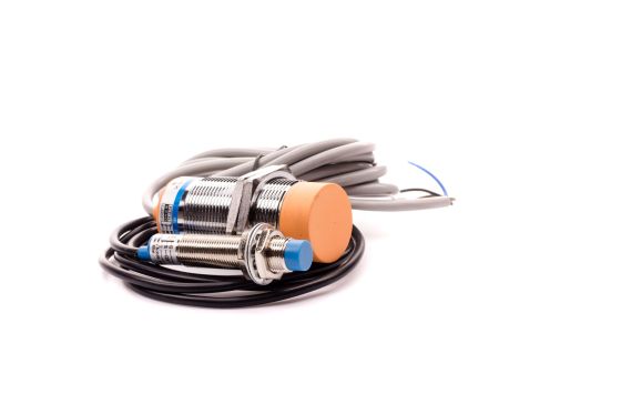 Proximity switch in round design