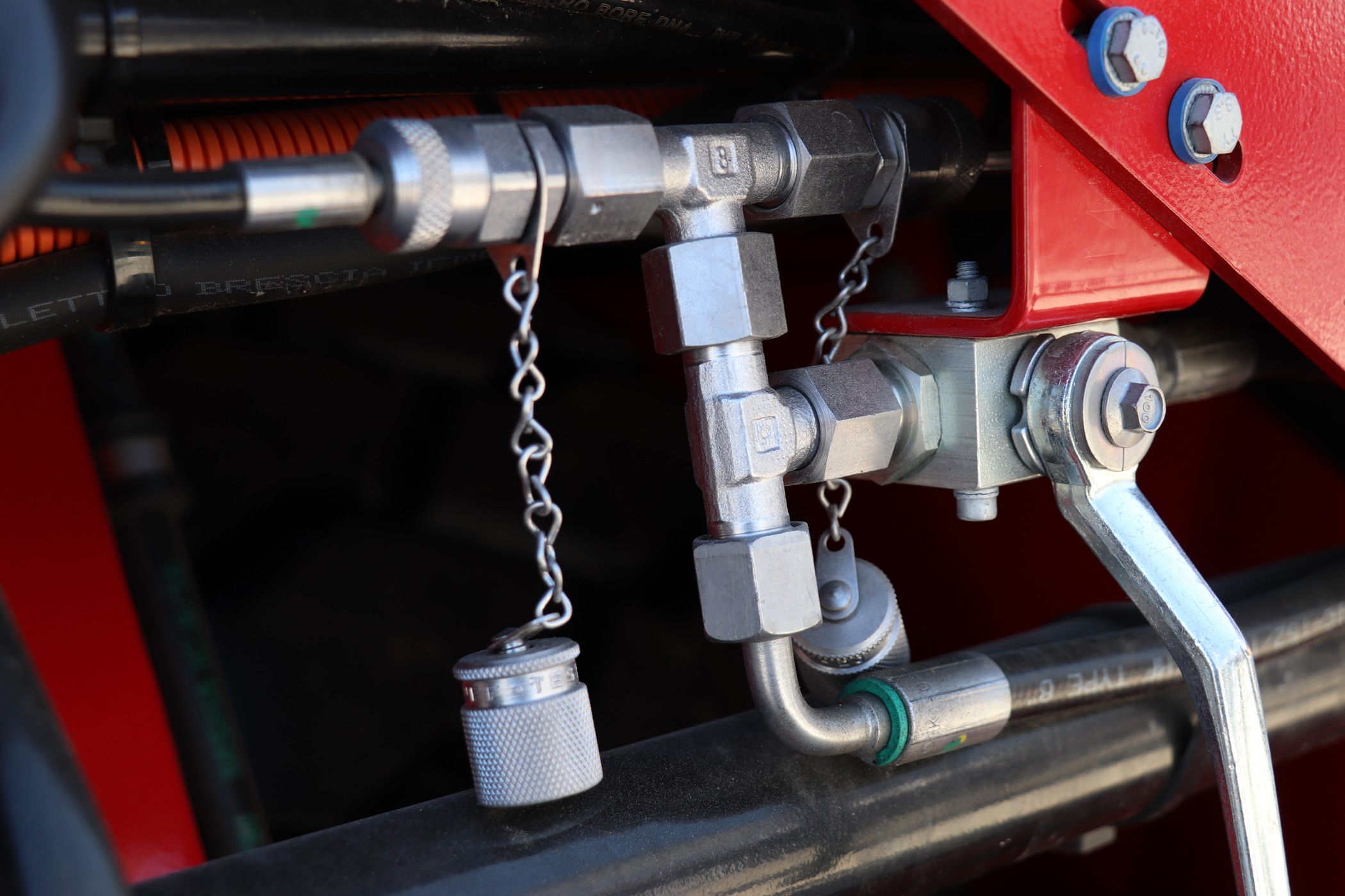 Avoid stacking - How to plan hydraulic fittings correctly