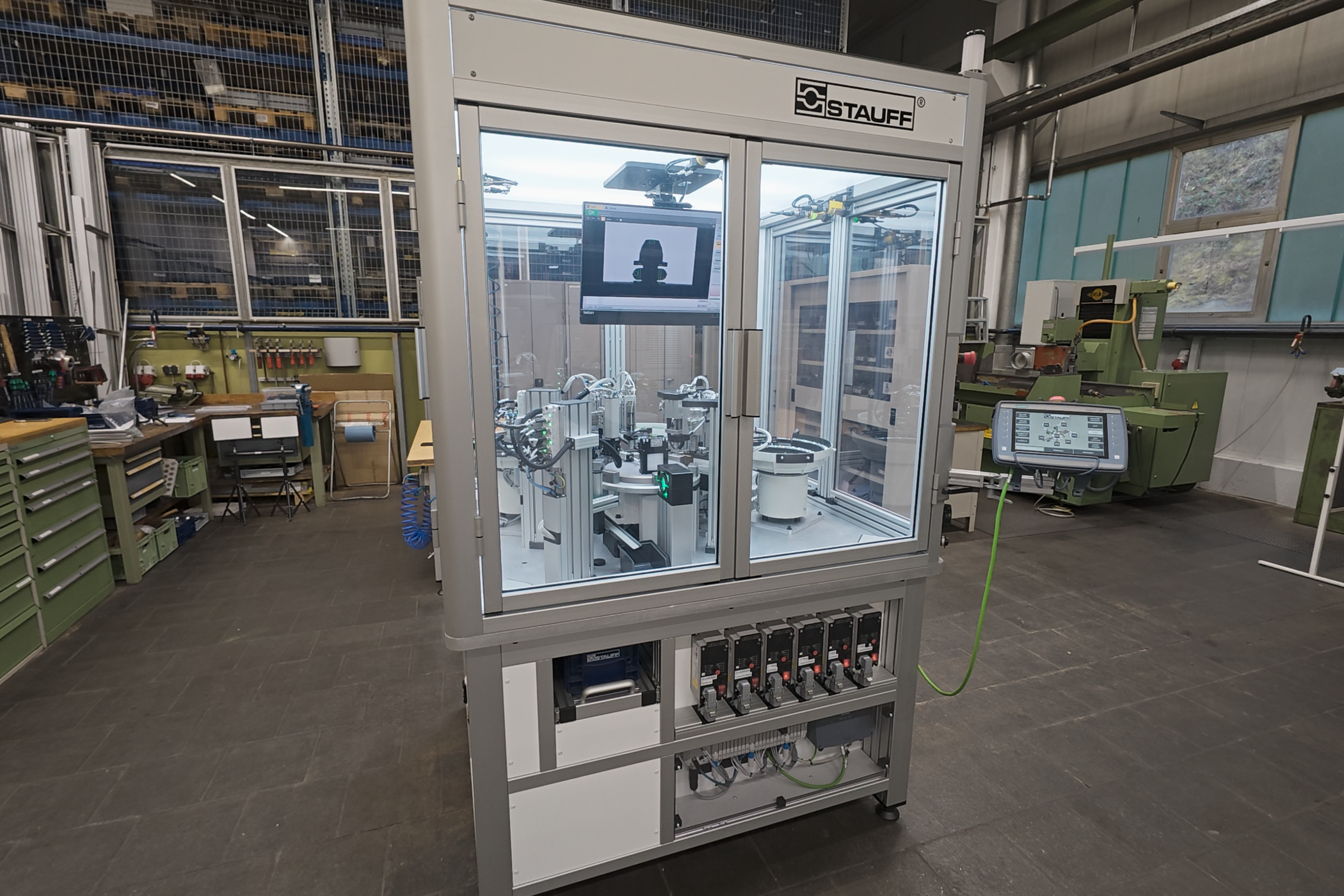 Automatic poppet valve assembly machine at STAUFF: How in-house engineering expertise made a production project a success