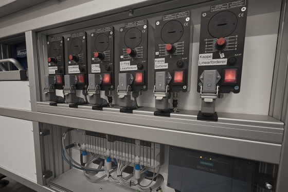 Poppet valve assembly machine in detail