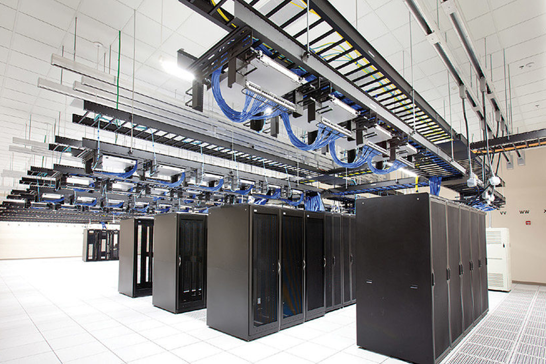 STAUFF Clamps in Data Center Cooling Systems